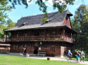 Z dřevěného městečka