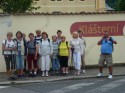 Hejnice před kostelem