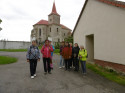 Před kostelem sv. Kříže