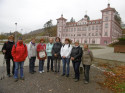 Před monastýrem