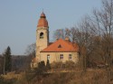 Kostel z let 1911-14 se secesními prvky (architekt Kamil Hilbert, výzdoba Čeněk Vosmík a Vojtěch Sucharda)