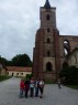 Před věží nedostavěného kostela