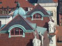 Detailní pohled přes Novou radnici na Palác Kinských, dům U kamenného zvonu a Týnský chrám